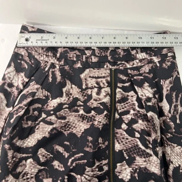 Banana Republic Black and Cream Pencil Skirt - Picture 8 of 11